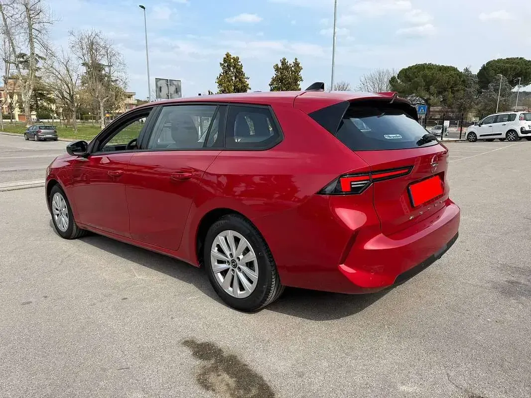 Usata Opel Astra Edition 110 CV (80 kW) 2023 Rosso Utilitaria