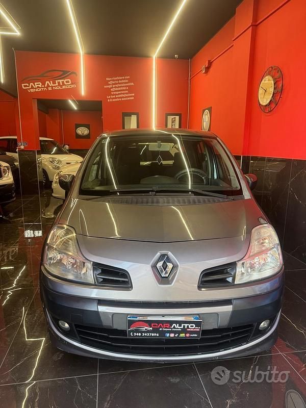 Grigio Usata 2010 Renault Modus Dynamique Monovolume | 2999 € (Buon prezzo) - Immagine 1/4