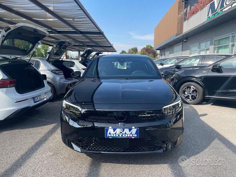 Usata Opel Corsa 101 CV (74 kW) 2024 Argento Berlina