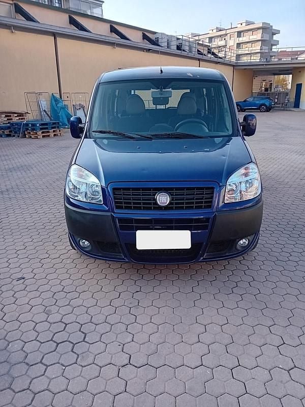 Usata Fiat Doblò 120 CV (88 kW) 2009 Blu Monovolume