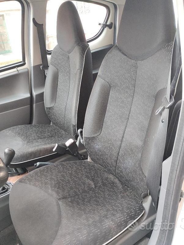 Usata Peugeot 107 68 CV (50 kW) 2010 Bianco Utilitaria