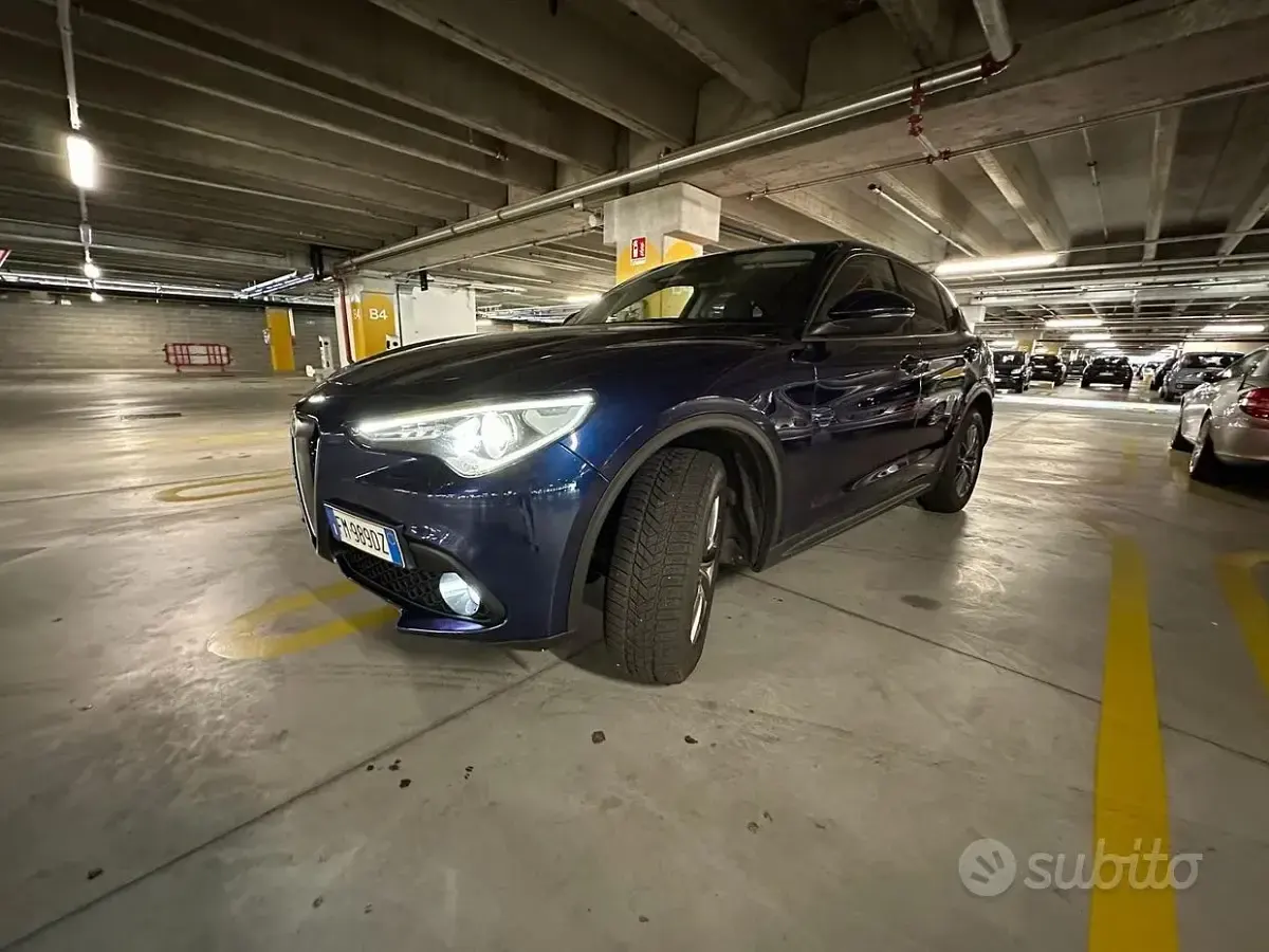 Usata Alfa Romeo Stelvio 179 CV (131 kW) 2017 Bluazzurro SUV