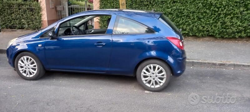 Usata Opel Corsa 80 CV (58 kW) 2009 Blu Utilitaria