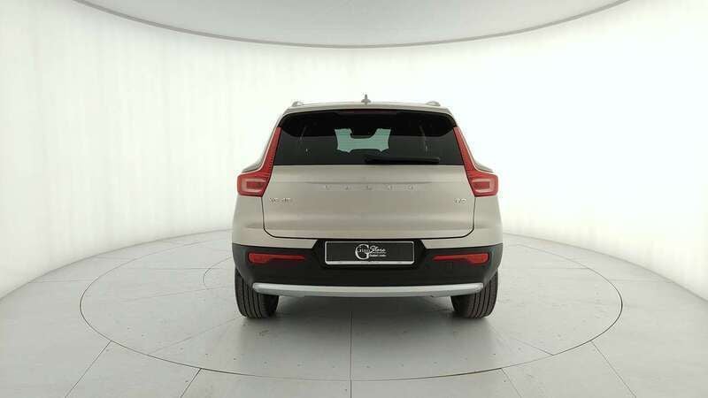 Usata Volvo XC40 Core 129 CV (94 kW) 2024 Grigio SUV
