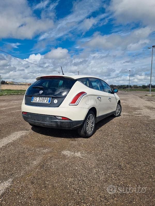 Usata Lancia Delta 165 CV (121 kW) 2008 Utilitaria