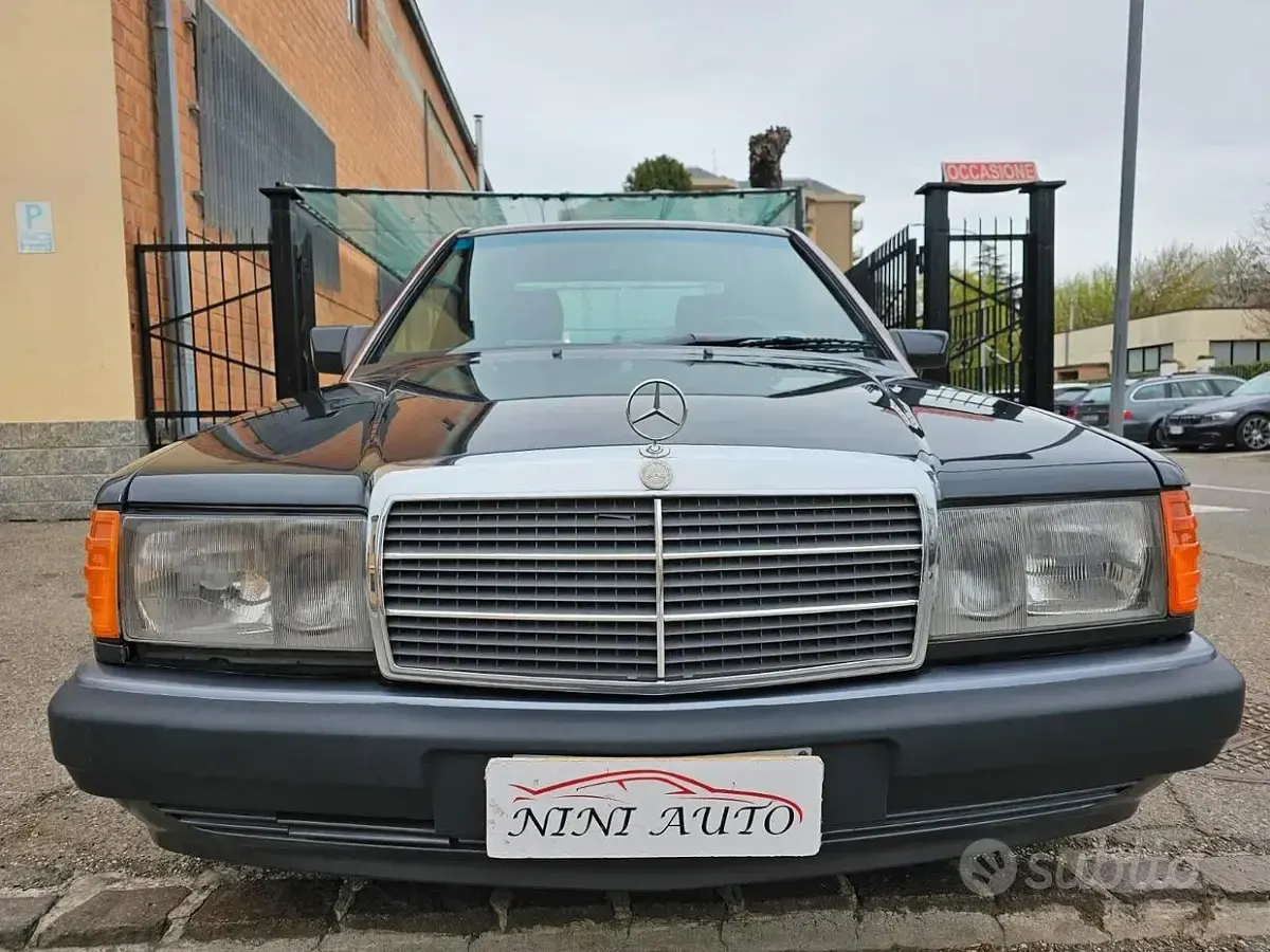 Usata Mercedes 190 94 CV (69 kW) 1992 Nero Berlina