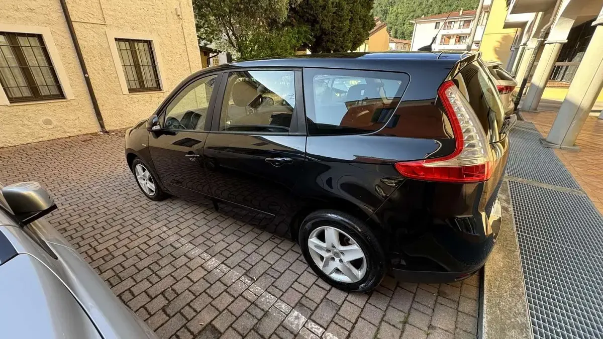 Usata Renault Scénic LIMITED 110 CV (80 kW) 2015 Monovolume