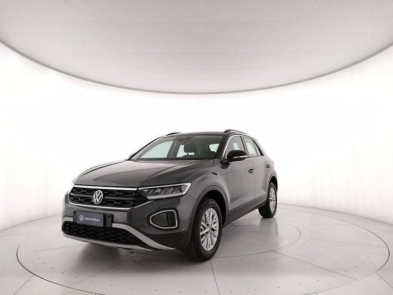 Usata VW T-Roc Life 110 CV (80 kW) 2023 Indium grey metallizzato nero SUV
