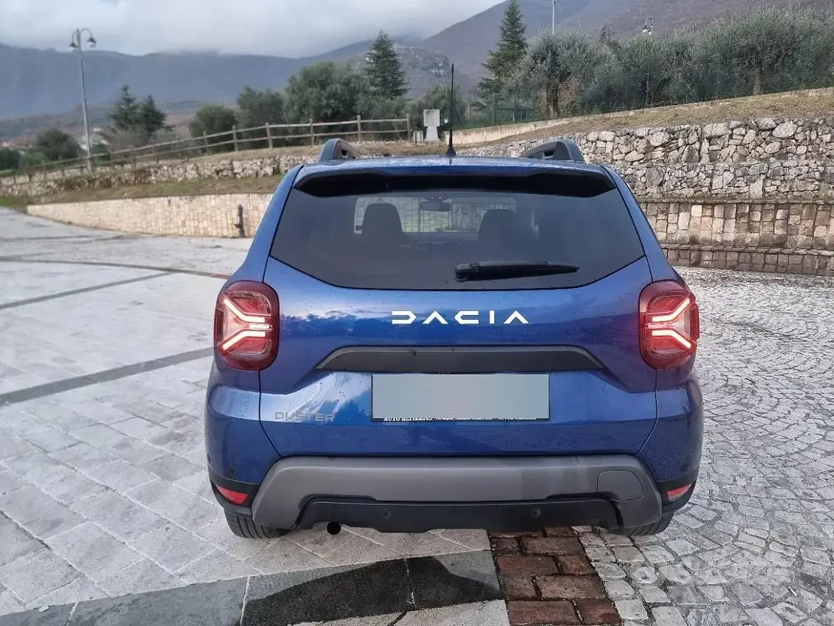 Usata Dacia Duster Journey 101 CV (74 kW) 2023 Blu SUV