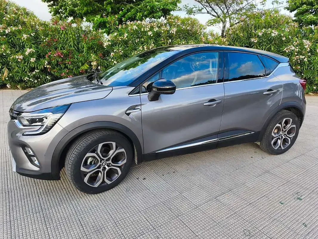 Usata Renault Captur 150 CV (110 kW) 2023 Grigio SUV