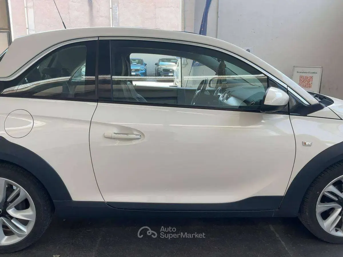 Usata Opel Adam Rocks 69 CV (50 kW) 2015 Bianco Utilitaria