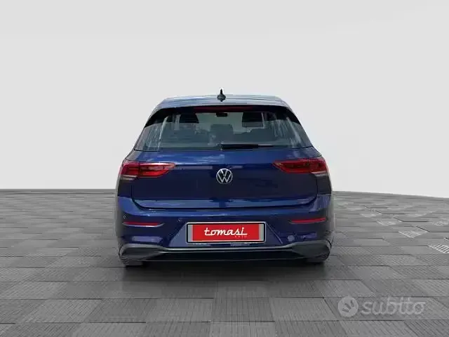 Usata VW Golf VIII Life 110 CV (80 kW) 2023 Bluazzurro Berlina