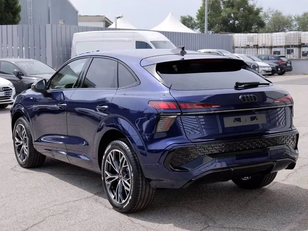Nuova Audi Q3 Sportback S-Line 150 CV (110 kW) 2026 Blu metallizzato SUV