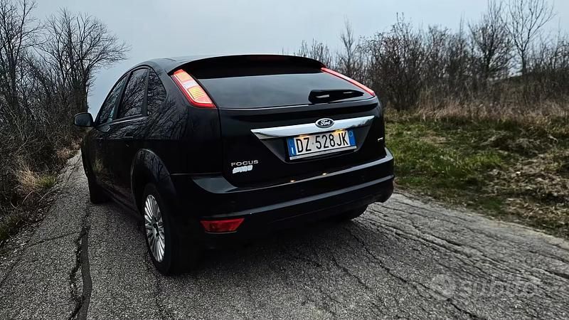 Usata Ford Focus 109 CV (80 kW) 2009 Nero Berlina