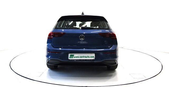 Usata VW Golf VIII Life 116 CV (85 kW) 2025 Blu azzurro Berlina