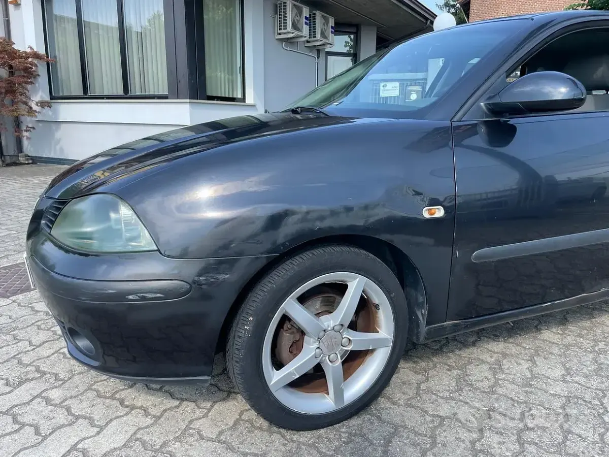 Usata Seat Ibiza 75 CV (55 kW) 2004 Nero Utilitaria