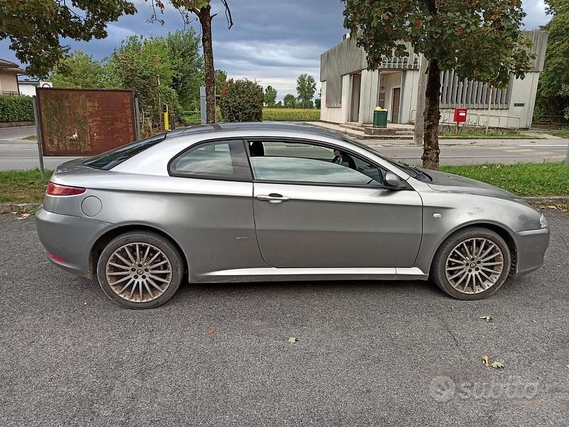Usata Alfa Romeo GT 150 CV (110 kW) 2001 Grigio Coupé