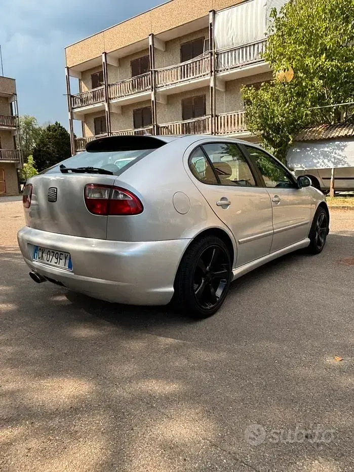 Usata Seat Leon 150 CV (110 kW) 2003 Grigio Utilitaria