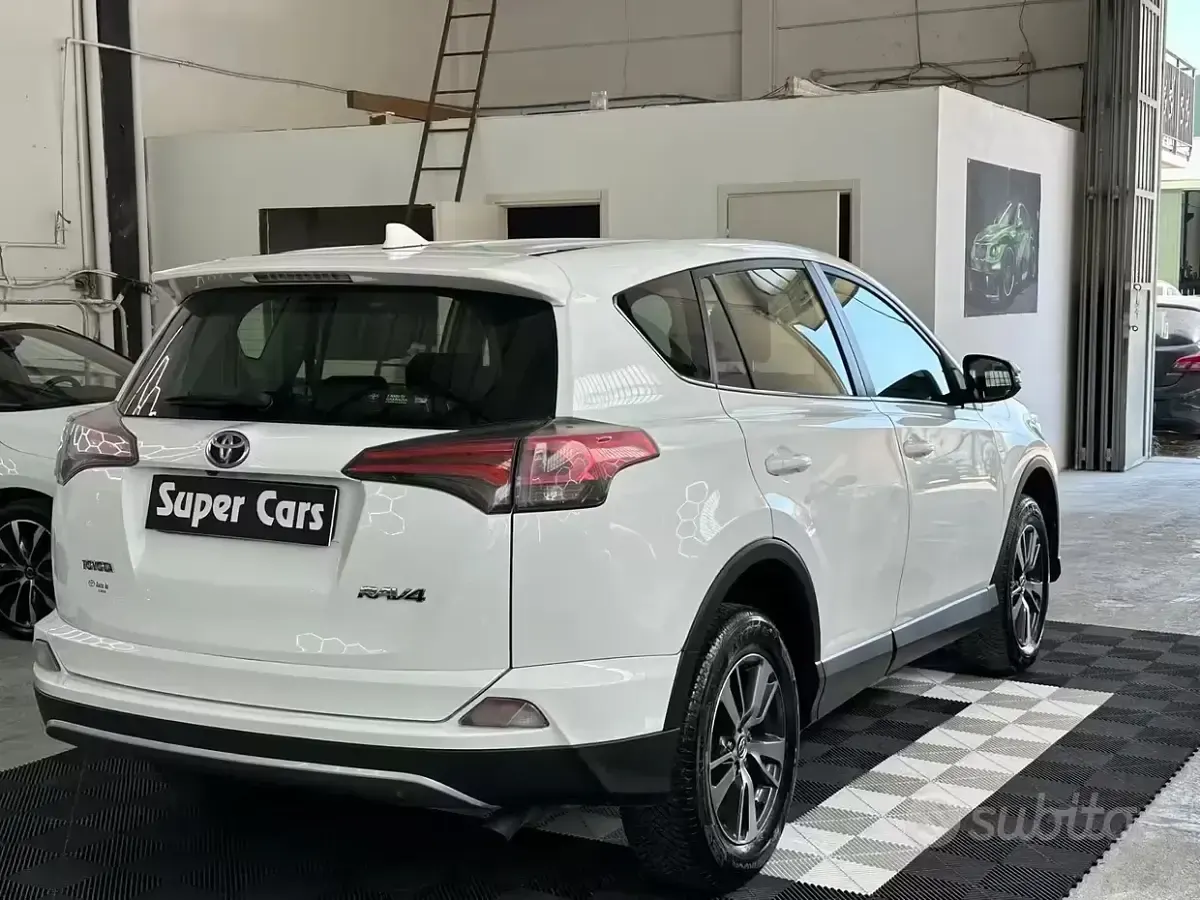 Usado Toyota RAV4 Active 124 CV (91 kW) 2016 Blanco SUV