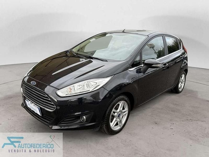 Nero Usata 2015 Ford Fiesta Tre volumi | 3990 € (Buon prezzo) - Immagine 1/4