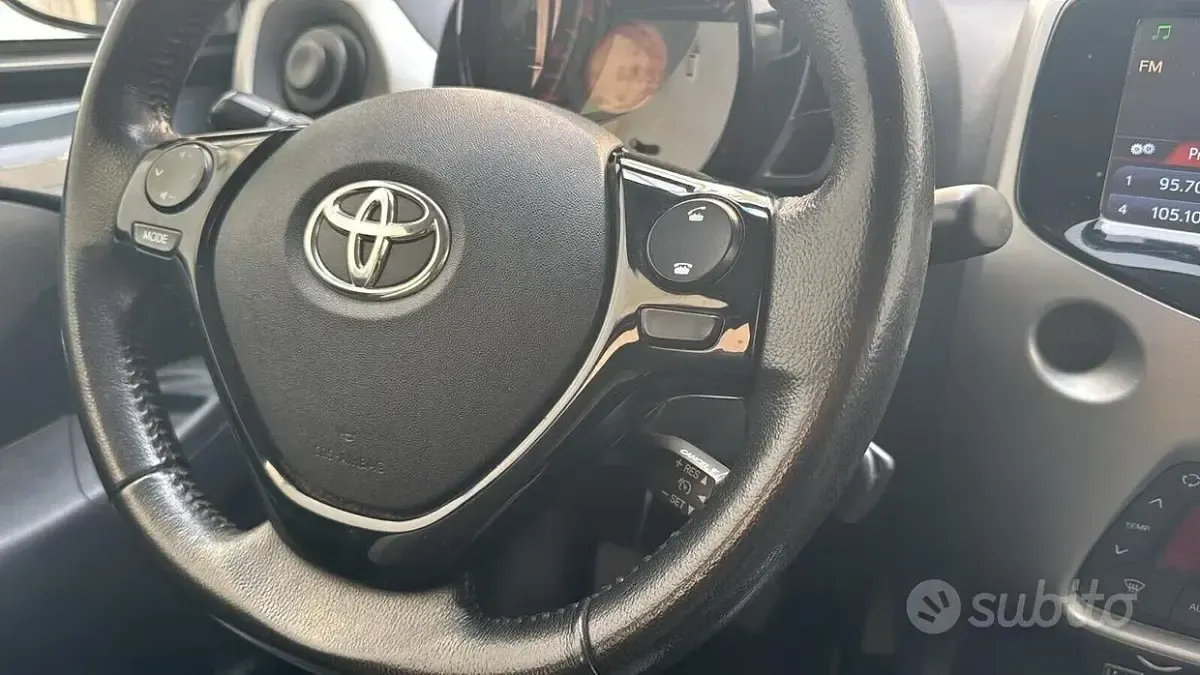Usata Toyota Aygo Trend 69 CV (50 kW) 2018 Grigio Utilitaria