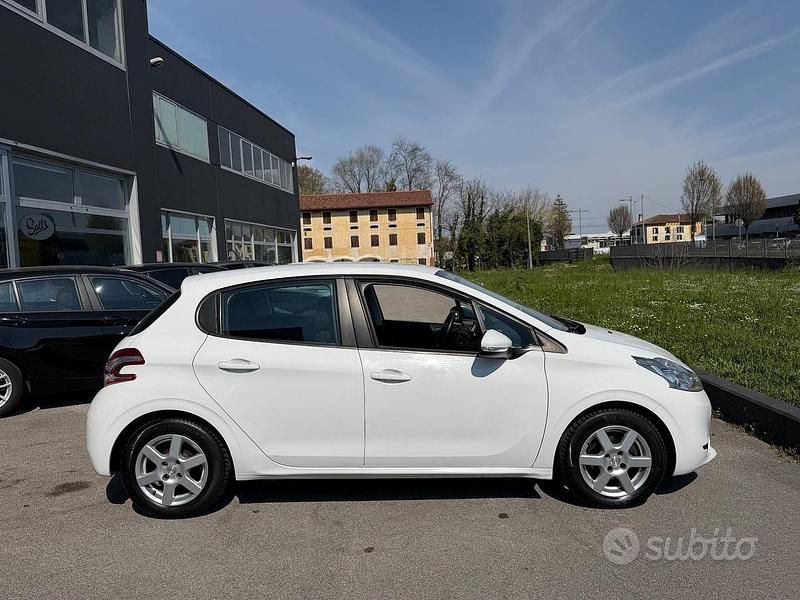 Usata Peugeot 208 95 CV (69 kW) 2012 Bianco Utilitaria