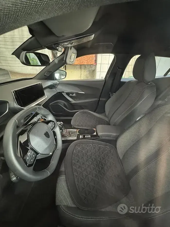 Usata Peugeot 2008 100 CV (73 kW) 2025 Grigio SUV