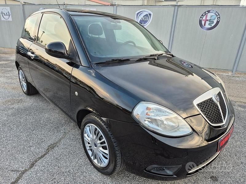 Usata Lancia Ypsilon 75 CV (55 kW) 2010 Nero Utilitaria