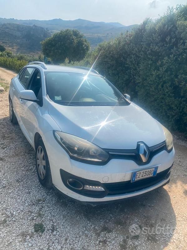 Bianco Usata 2015 Renault Mégane GrandTour LIMITED Station wagon | 3990 € (Super prezzo) - Immagine 1/4