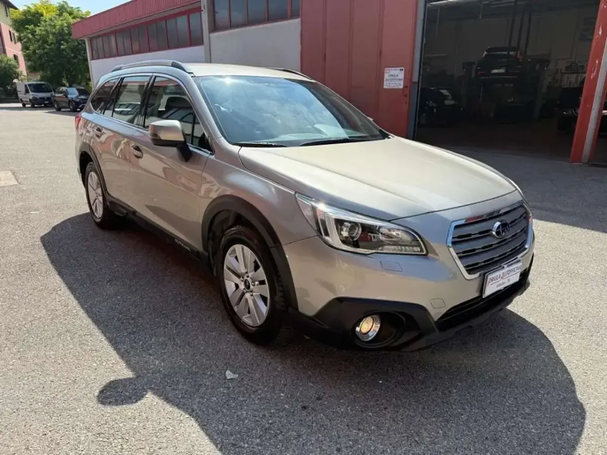 Usata Subaru Outback 150 CV (110 kW) 2015 Grigio Station wagon