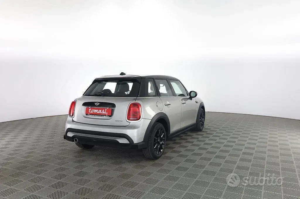 Usata Mini Cooper Classic 136 CV (100 kW) 2023 Argento Utilitaria