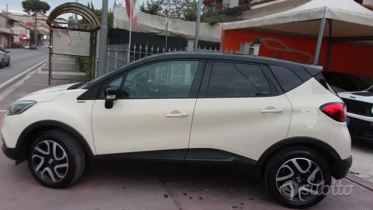 Usata Renault Captur Intens 90 CV (66 kW) 2017 Beige SUV