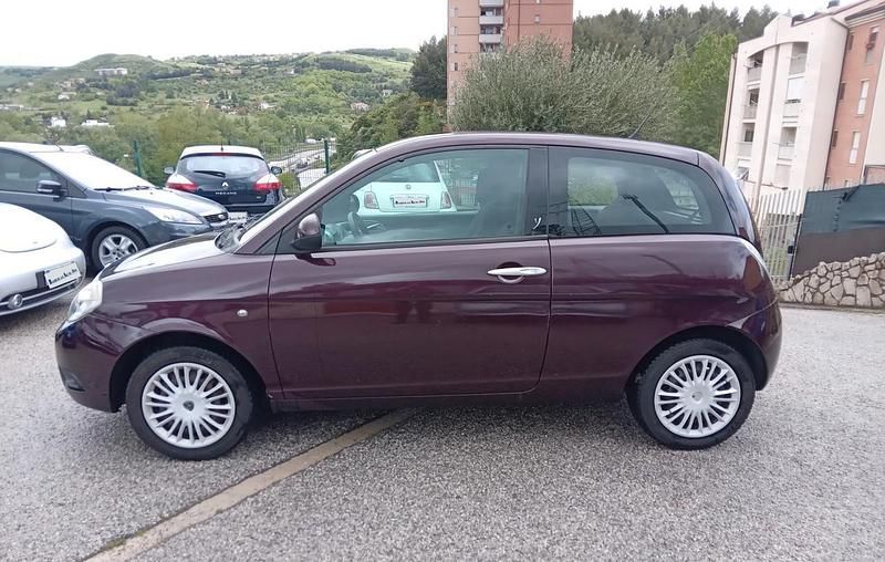 Usata Lancia Ypsilon 90 CV (66 kW) 2010 Viola Utilitaria