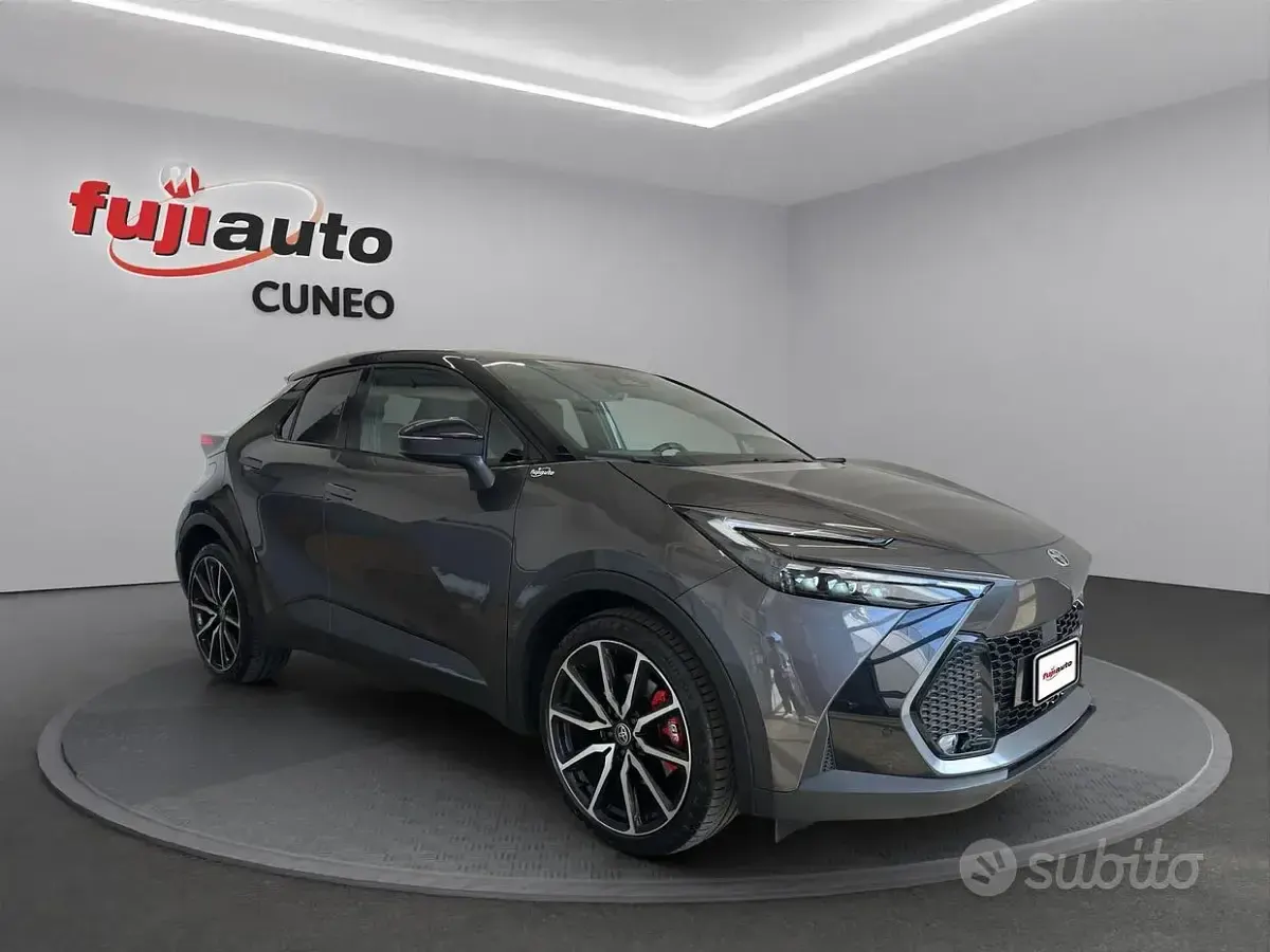 Usata Toyota C-HR Sport 223 CV (164 kW) 2024 Dark grey met/black SUV