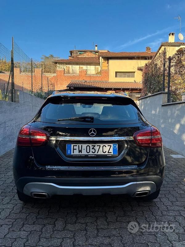 Usata Mercedes GLA200 Premium 136 CV (100 kW) 2017 Nero SUV