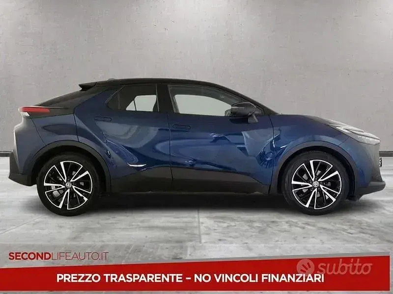 Usata Toyota C-HR Lounge 140 CV (102 kW) 2024 Blu SUV