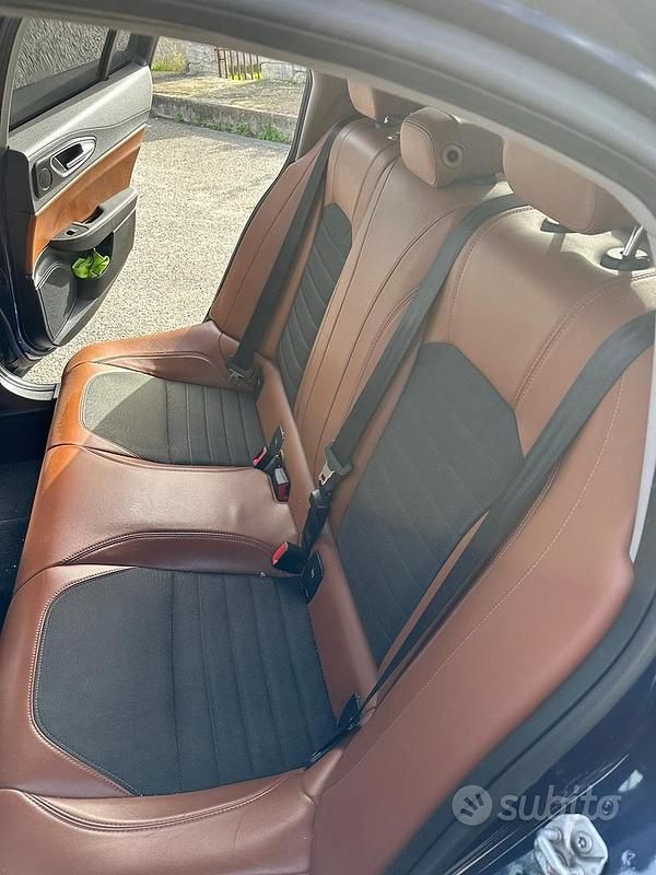 Usata Alfa Romeo Giulia 180 CV (132 kW) 2017 Blu Berlina