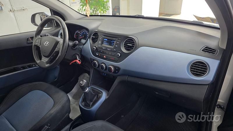 Usata Hyundai i10 Style 65 CV (47 kW) 2014 Grigio Utilitaria