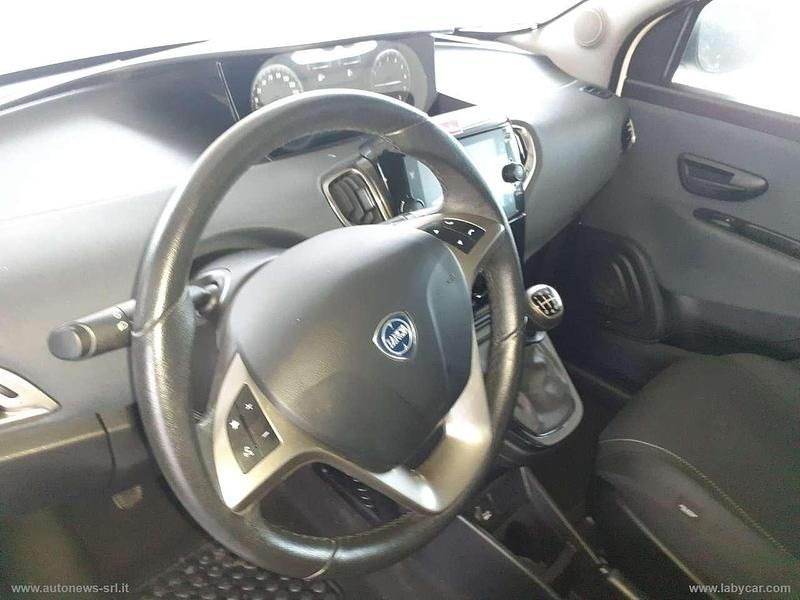 Usata Lancia Ypsilon S 69 CV (50 kW) 2022 Bianco Utilitaria