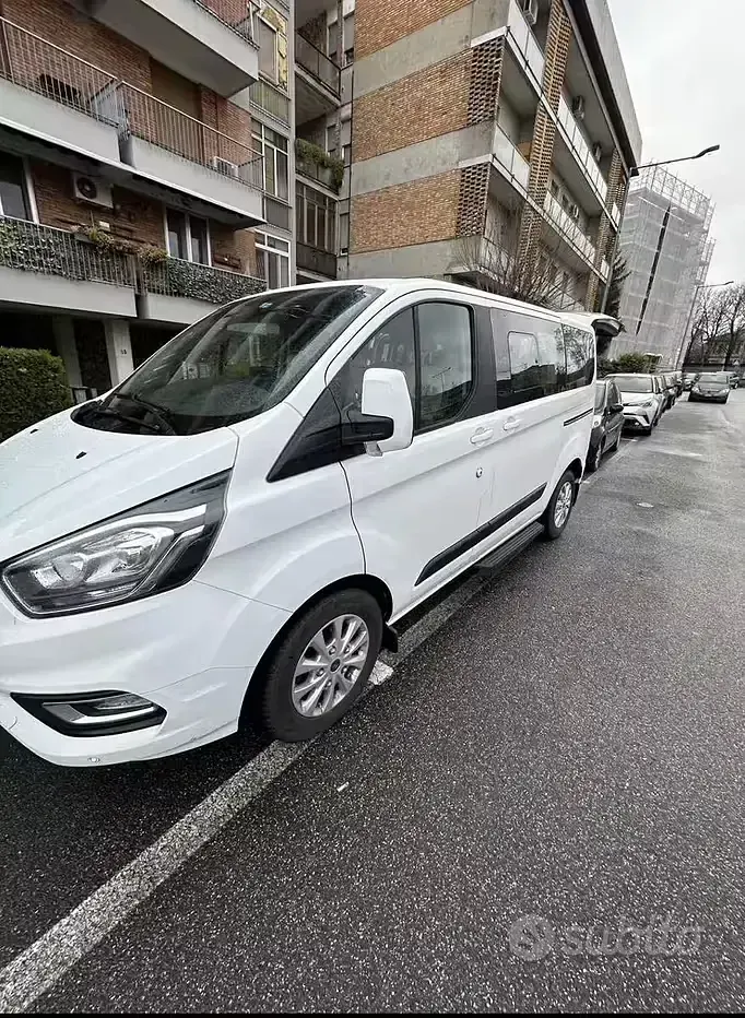 Usata Ford Tourneo 131 CV (96 kW) 2019 Bianco Monovolume
