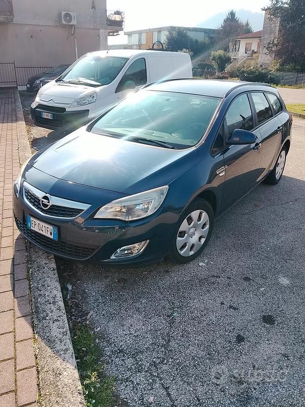 Usata Opel Astra 60 CV (44 kW) 2012 Station wagon