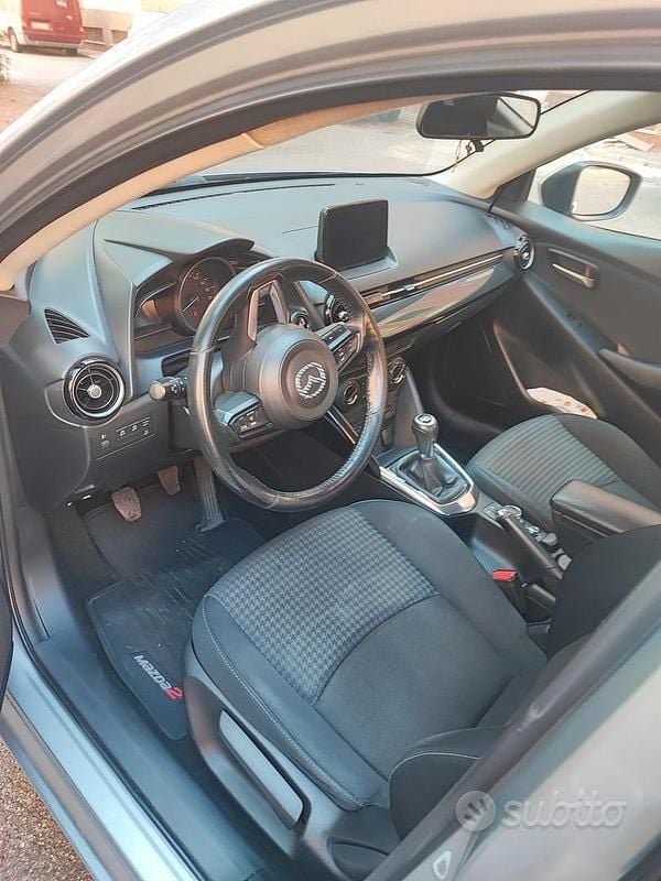 Usata Mazda 2 105 CV (77 kW) 2017 Grigio Berlina