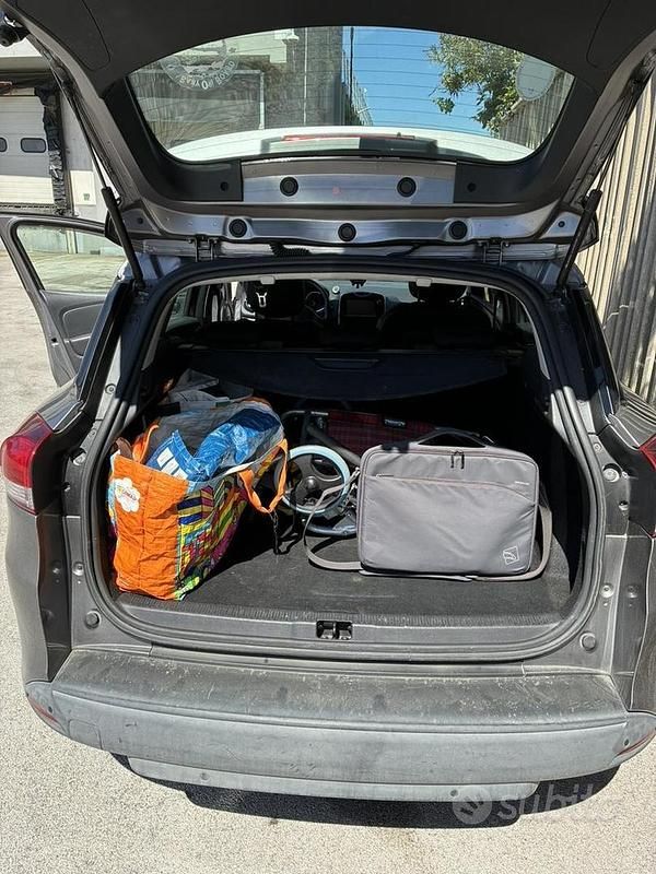 Usata Renault Clio GrandTour 90 CV (66 kW) 2012 Grigio Station wagon