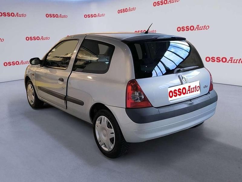 Usata Renault Clio II 58 CV (42 kW) 2002 Argento Utilitaria