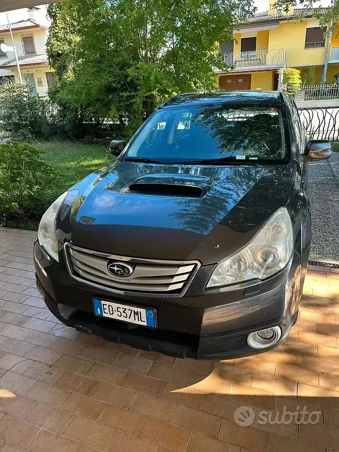 Usata Subaru Outback 150 CV (110 kW) 2011 Grigio Station wagon