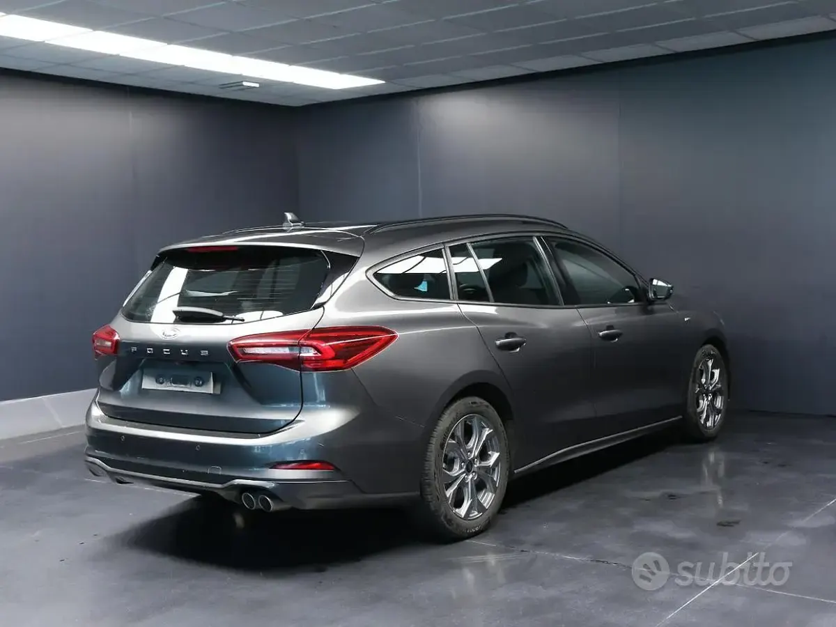 Usata Ford Focus ST 116 CV (85 kW) 2023 Grigio Station wagon