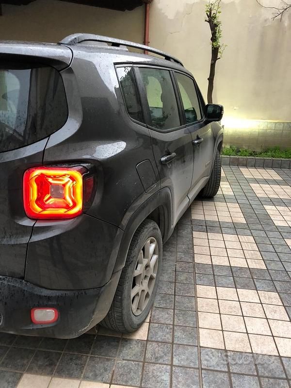 Grigio Usata 2019 Jeep Renegade SUV | 14.000 € (Ottimo prezzo) - Immagine 1/4