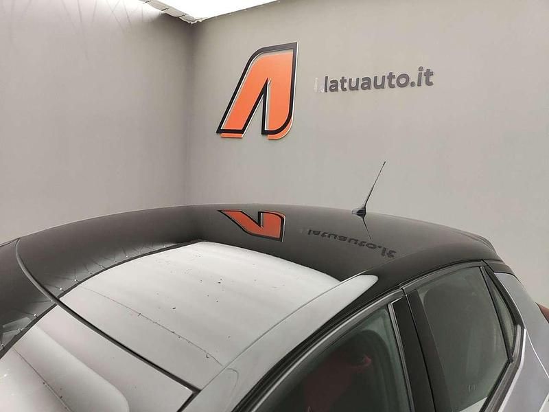 Usata Opel Corsa 100 CV (73 kW) 2023 Kontrast grey /tetto nero Utilitaria