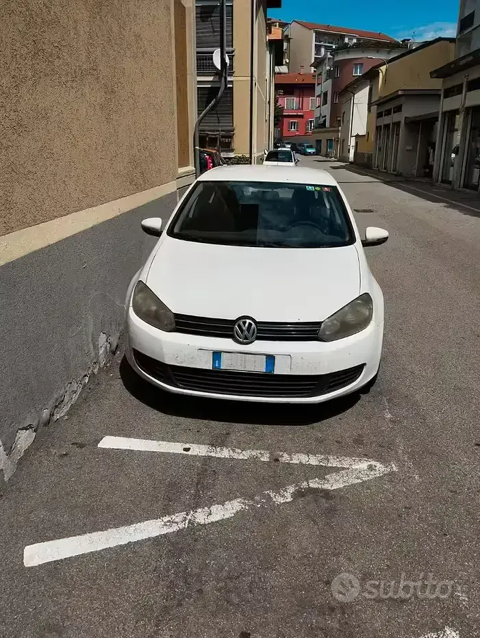 Usata VW Golf VI Comfortline 105 CV (77 kW) 2010 Bianco Utilitaria