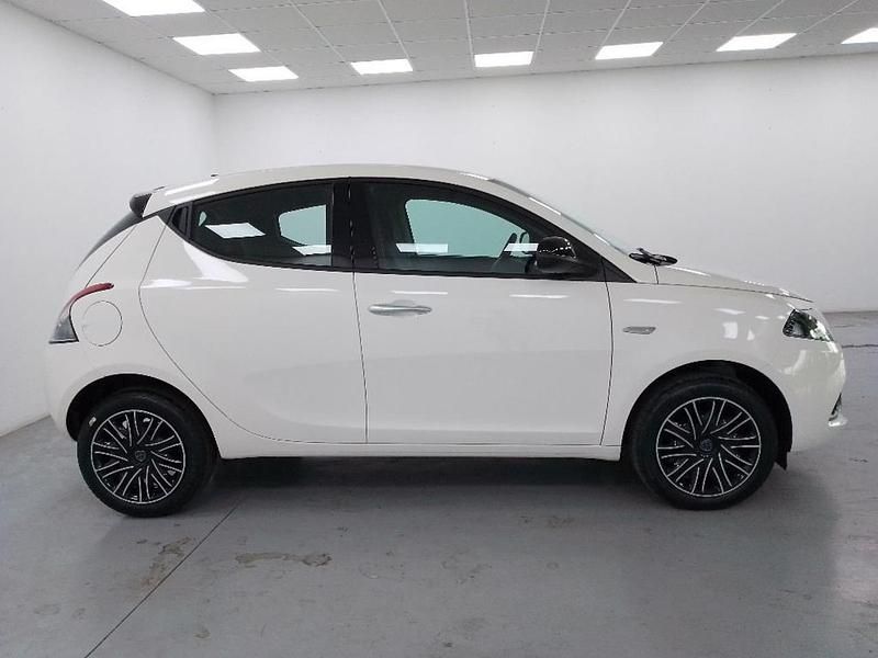 Usata Lancia Ypsilon Gold 70 CV (51 kW) 2023 Bianco Utilitaria